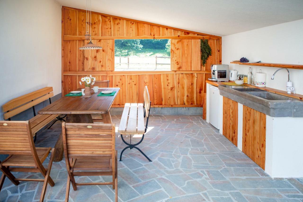 Farm Volk Villa Suhorje Buitenkant foto